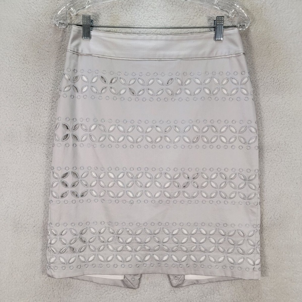 White House Black Market Cream Pencil Skirt w/ Cut Out Details. Size 2 NWT